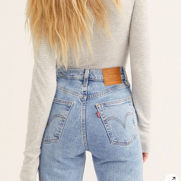 Levi’s Ribcage Jeans - Picture 3 of 9